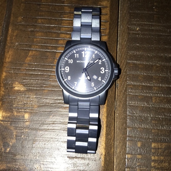Michael Kors - Picture 1 of 2